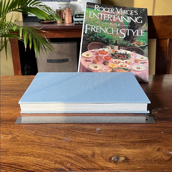 SIGNED Roger Verge’s Entertaining the French Style Vintage Hardcover Book - Picture 14 of 16